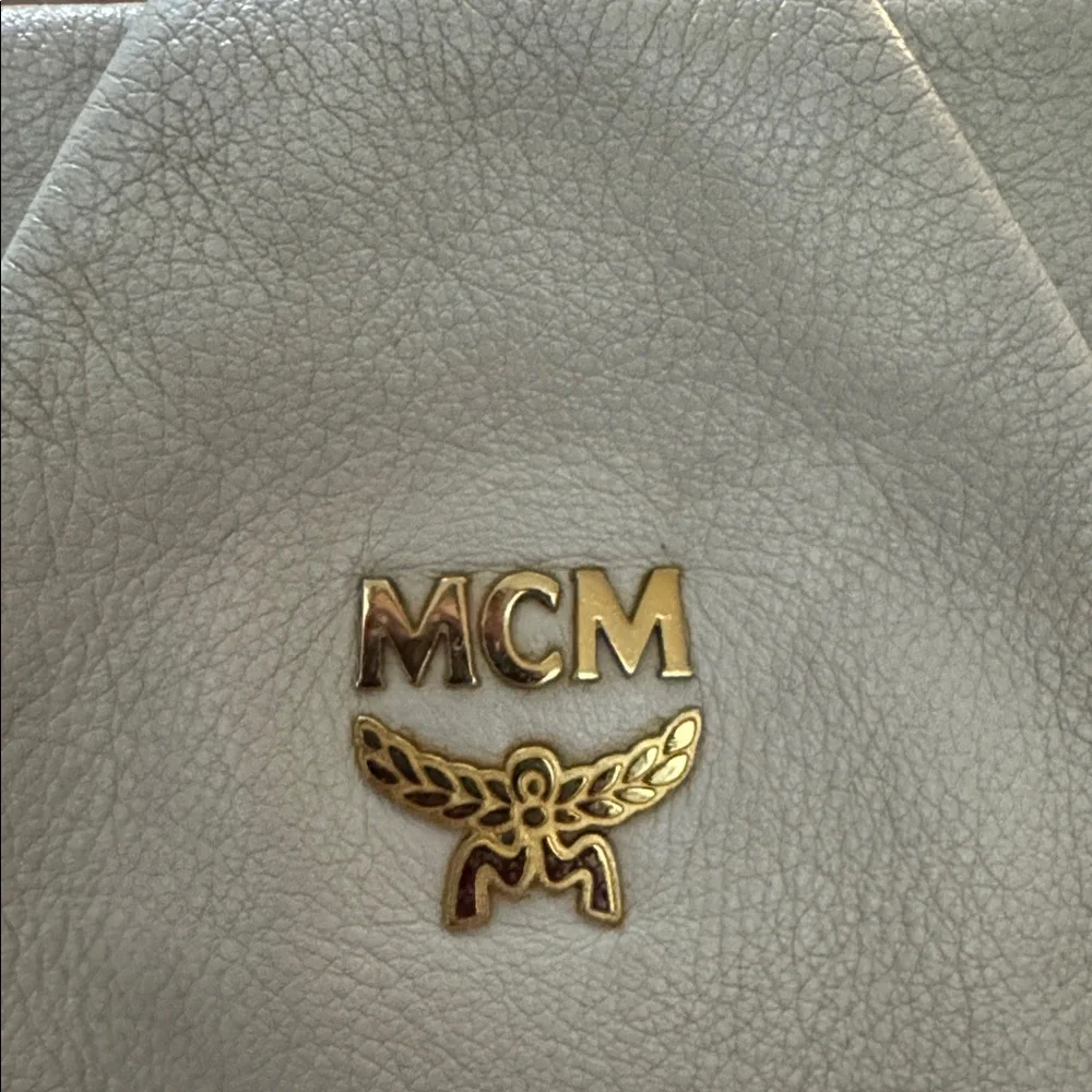 MCM Cream Leather Shoulder Bag With Whip Stiching - Picture 6 of 14